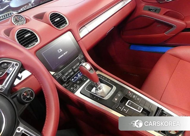 Porsche 718 Boxster 2023 Серебристо-серый из Кореи, фото 3