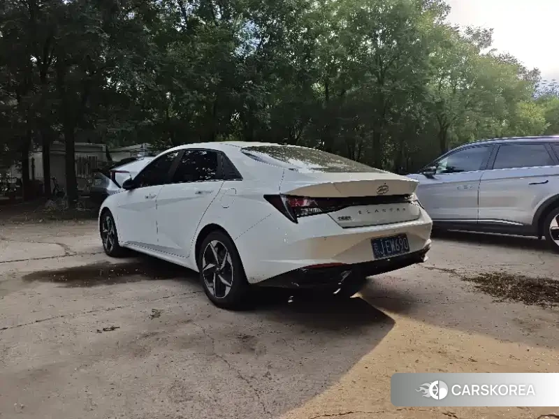 Hyundai Elantra 2023 Белый из Китая, фото 3