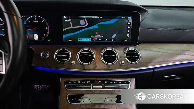 Mercedes-Benz E-Class W213 2021 Черный из Кореи, фото 3