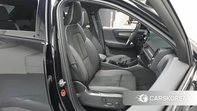 Volvo XC40 2025 Черный из Кореи, фото 3
