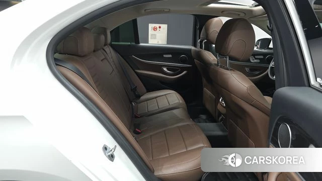 Mercedes-Benz E-Class W213 2018 Белый из Кореи, фото 3