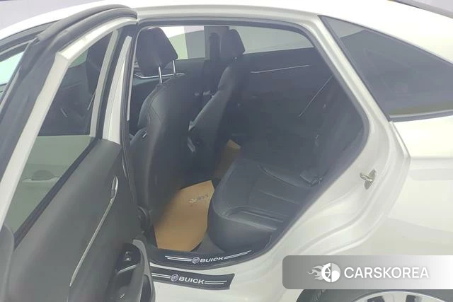 Buick Yinglang 2022 Белый из Китая, фото 3