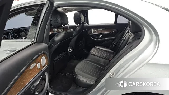 Mercedes-Benz E-Class W213 2018 Серебристо-серый из Кореи, фото 3