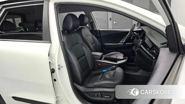 Kia Niro Plus 2022 Белый из Кореи, фото 3