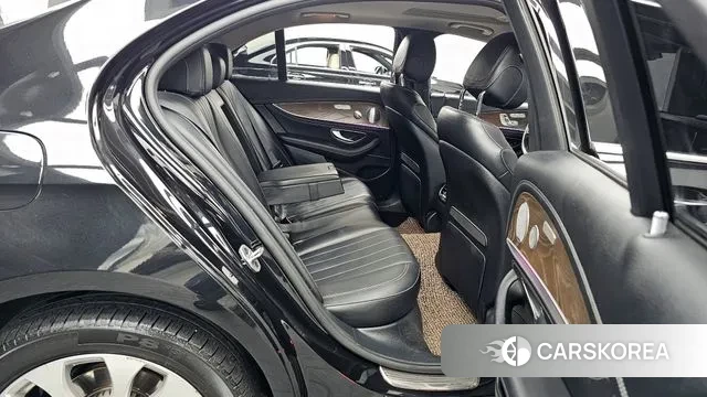 Mercedes-Benz E-Class W213 2018 Черный из Кореи, фото 3