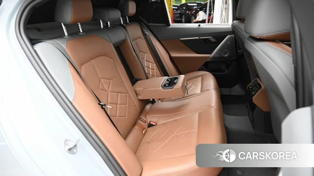 BMW 5 Series (G60) 2024 Серый из Кореи, фото 3