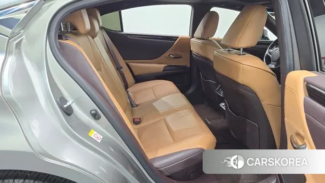 Lexus ES300h 7th generation 2018 Песочный из Кореи, фото 3