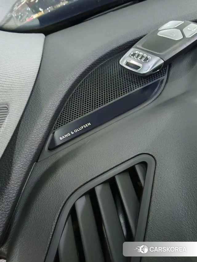 Audi Q5L 2022 Черный из Китая, фото 3