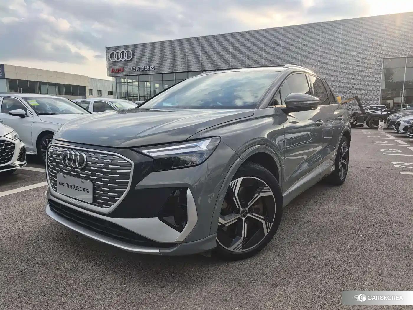 Audi Q4 e-tron 2023 Silver/gray из Китая, фото 3