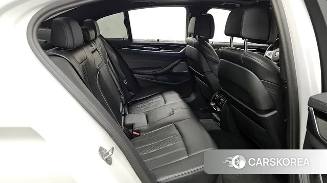 BMW 5 Series (G30) 2023 Белый из Кореи, фото 3