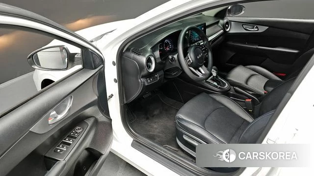 Kia The New K3 2nd generation 2022 Белый из Кореи, фото 3