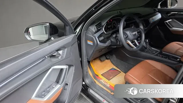 Audi Q3 (F3) 2022 Черный из Кореи, фото 3