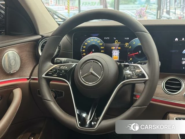 Mercedes-Benz E-class 2023 Черный из Китая, фото 3