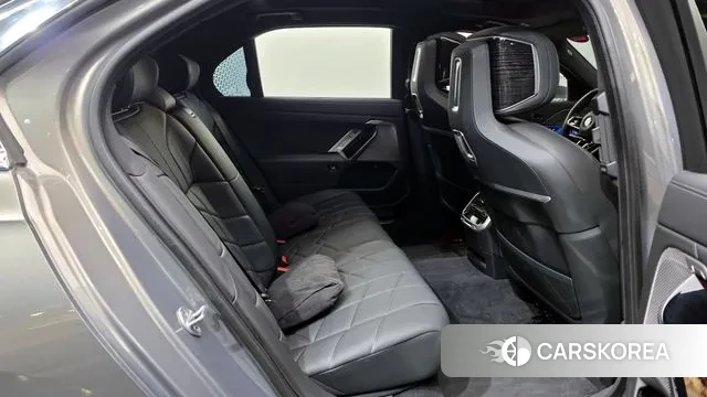 BMW 7 Series (G70) 2025 Песочный из Кореи, фото 3