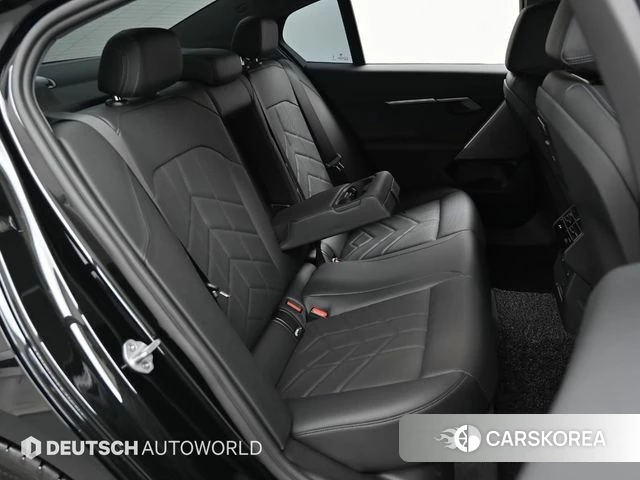 BMW 5 Series (G60) 2025 Черный из Кореи, фото 3