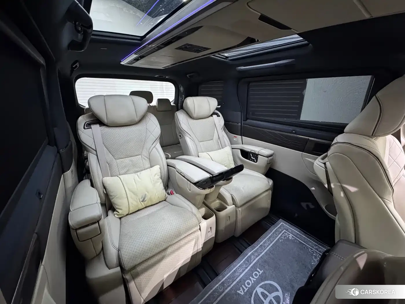Toyota Elfa 2023 Белый из Китая, фото 3