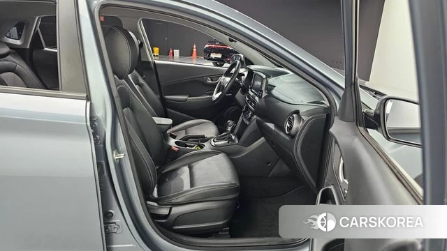 Hyundai Kona 2018 Светло-серебряный цвет из Кореи, фото 3