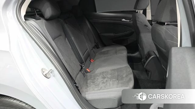 Volkswagen Golf 8th Generation 2024 Серебристо-серый из Кореи, фото 3