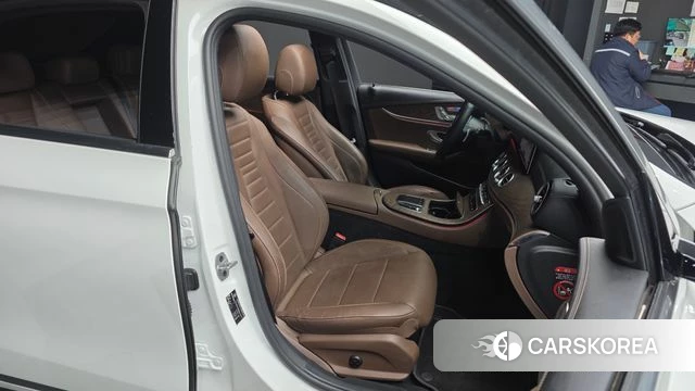 Mercedes-Benz E-Class W213 2021 Белый из Кореи, фото 3