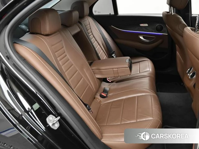 Mercedes-Benz E-Class W213 2018 Черный из Кореи, фото 3