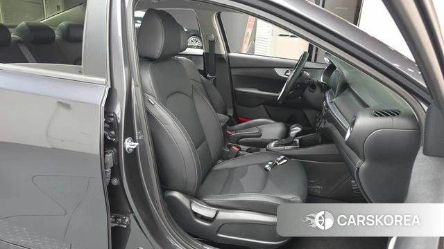 Kia The New K3 2nd generation 2023 Серый из Кореи, фото 3