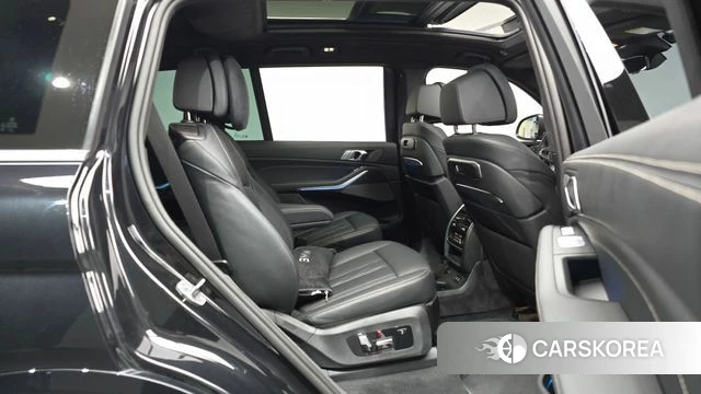 BMW X7 (G07) 2025 Черный из Кореи, фото 3