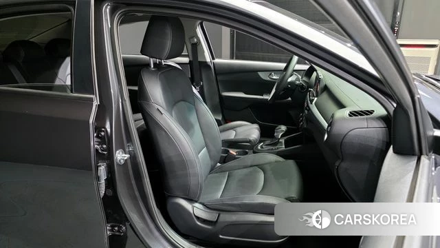 Kia The New K3 2nd generation 2023 Серый из Кореи, фото 3