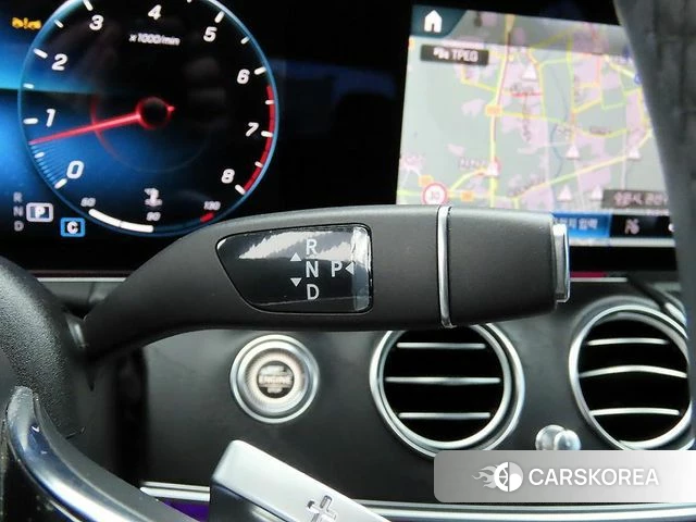 Mercedes-Benz E-Class W213 2023 Белый из Кореи, фото 3