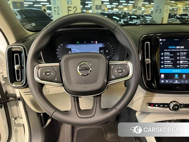 Volvo XC40 2024 Белый из Кореи, фото 3