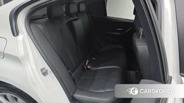 BMW 3 Series (F30) 2018 Белый из Кореи, фото 3