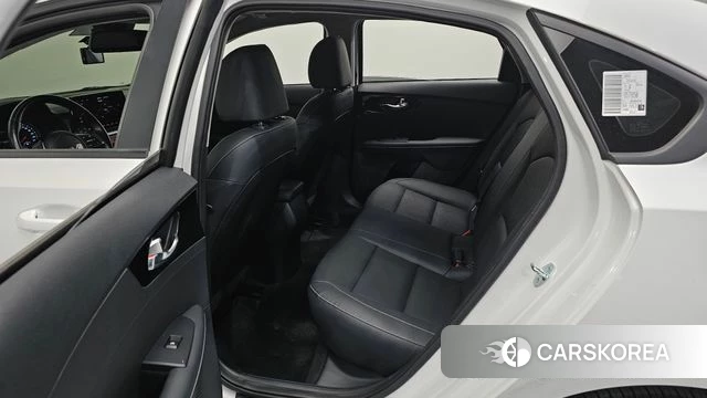 Kia The New K3 2nd generation 2023 Белый из Кореи, фото 3