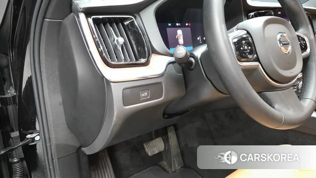 Volvo XC60 second Generation 2023 Черный из Кореи, фото 3
