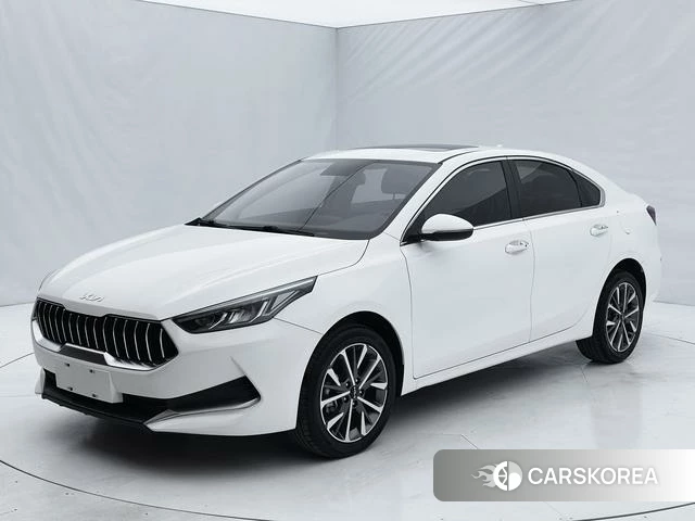 Kia K3 2023 Белый из Китая, фото 3