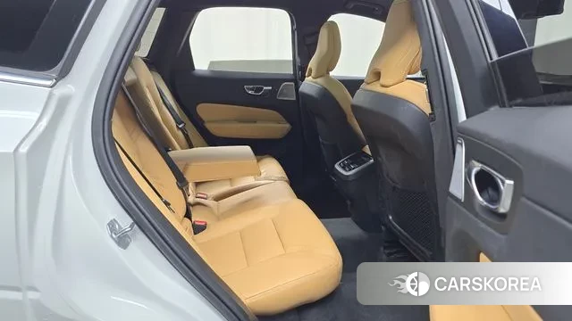 Volvo XC60 second Generation 2022 Белый из Кореи, фото 3