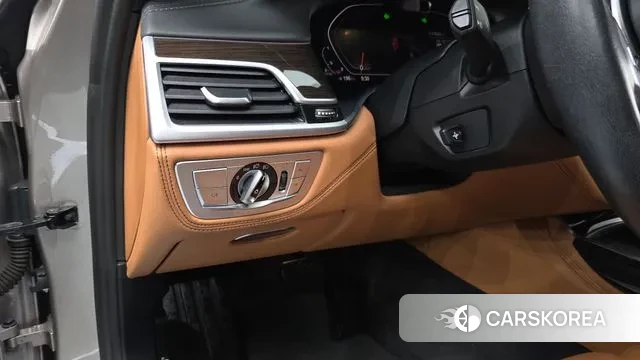 BMW 7 Series (G11) 2021 Песочный из Кореи, фото 3