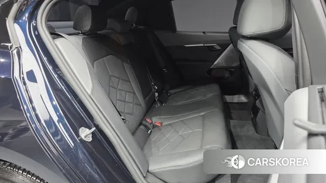 BMW 5 Series (G60) 2025 Черный из Кореи, фото 3