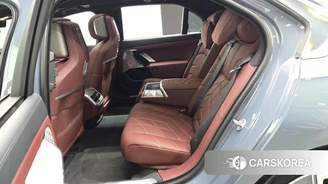 BMW i7 (G70) 2023 Светло-серебряный цвет из Кореи, фото 3