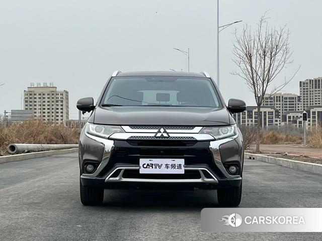 Mitsubishi  Outlander 2020 Коричневый из Китая, фото 3