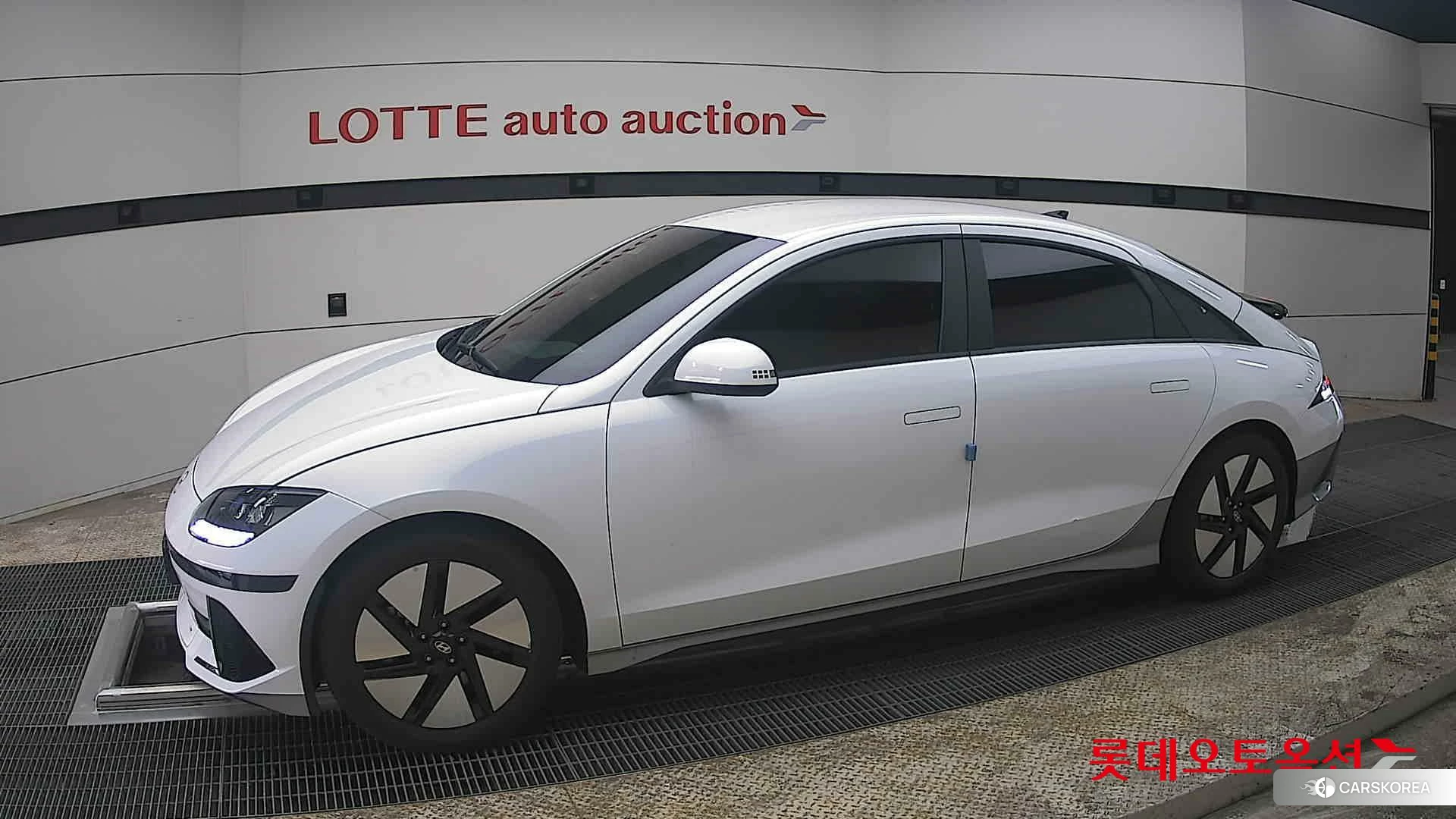 Hyundai IONIQ 6 2023 Serenity White Pearl (Optional addition) из Кореи, фото 3