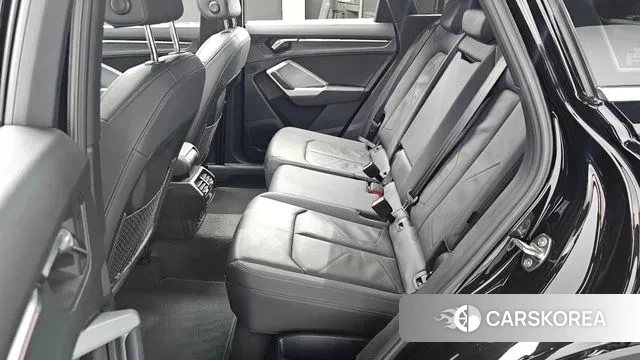 Audi Q3 (F3) 2022 Черный из Кореи, фото 3