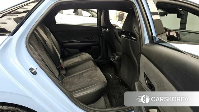 Hyundai Avante (CN7) 2022 Светло-серебряный цвет из Кореи, фото 3