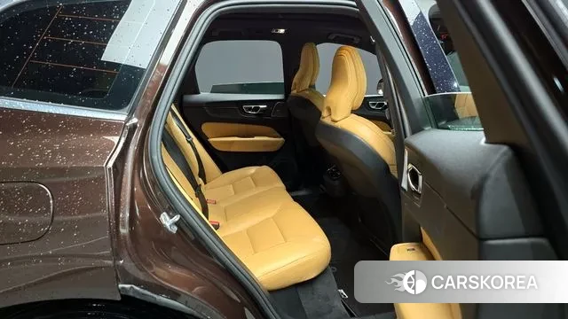 Volvo XC60 second Generation 2021 Коричневый из Кореи, фото 3