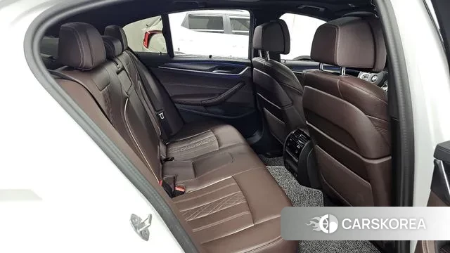 BMW 5 Series (G30) 2023 Белый из Кореи, фото 3