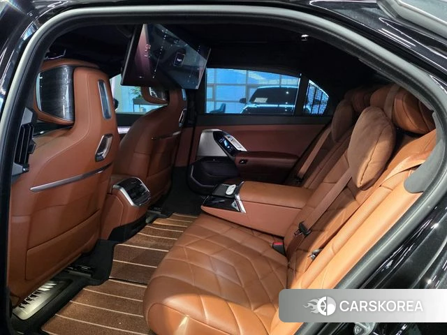 BMW 7 Series (G70) 2023 Черный из Кореи, фото 3