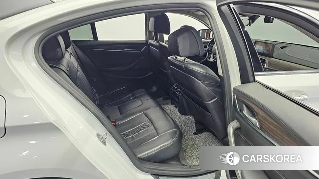 BMW 5 Series (G30) 2018 Белый из Кореи, фото 3