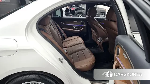 Mercedes-Benz E-Class W213 2022 Белый из Кореи, фото 3