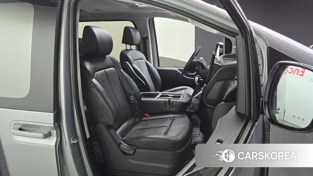 Hyundai Staria 2022 Серебряный из Кореи, фото 3