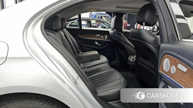 Mercedes-Benz E-Class W213 2018 Серебряный из Кореи, фото 3