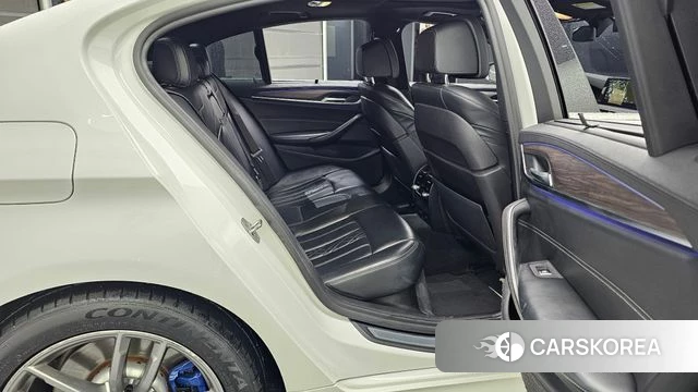 BMW 5 Series (G30) 2018 Белый из Кореи, фото 3