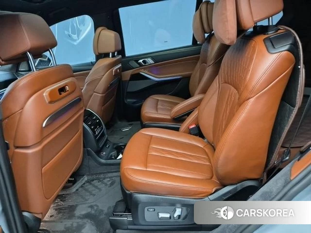 BMW X7 (G07) 2023 Серебристо-серый из Кореи, фото 3